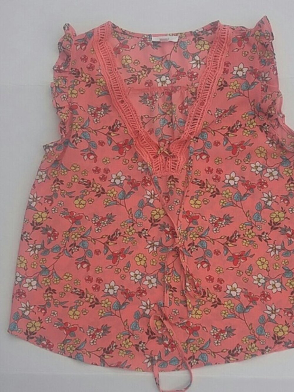 Mine SZ M V-Neck Cotton Lace front Cap Ruffled Sleeve Rounded Hem